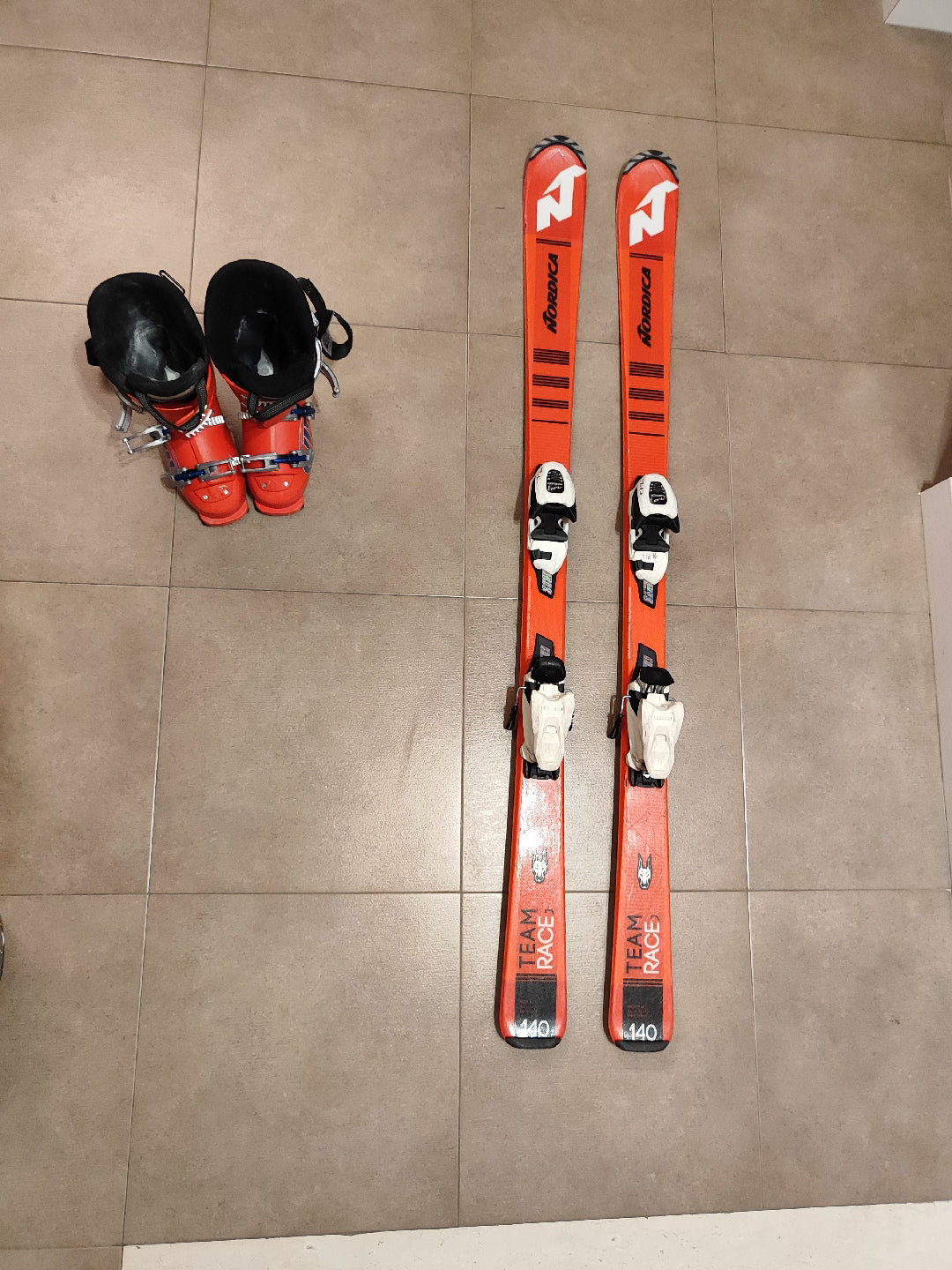 Sci Nordica Team Race 140cm usati