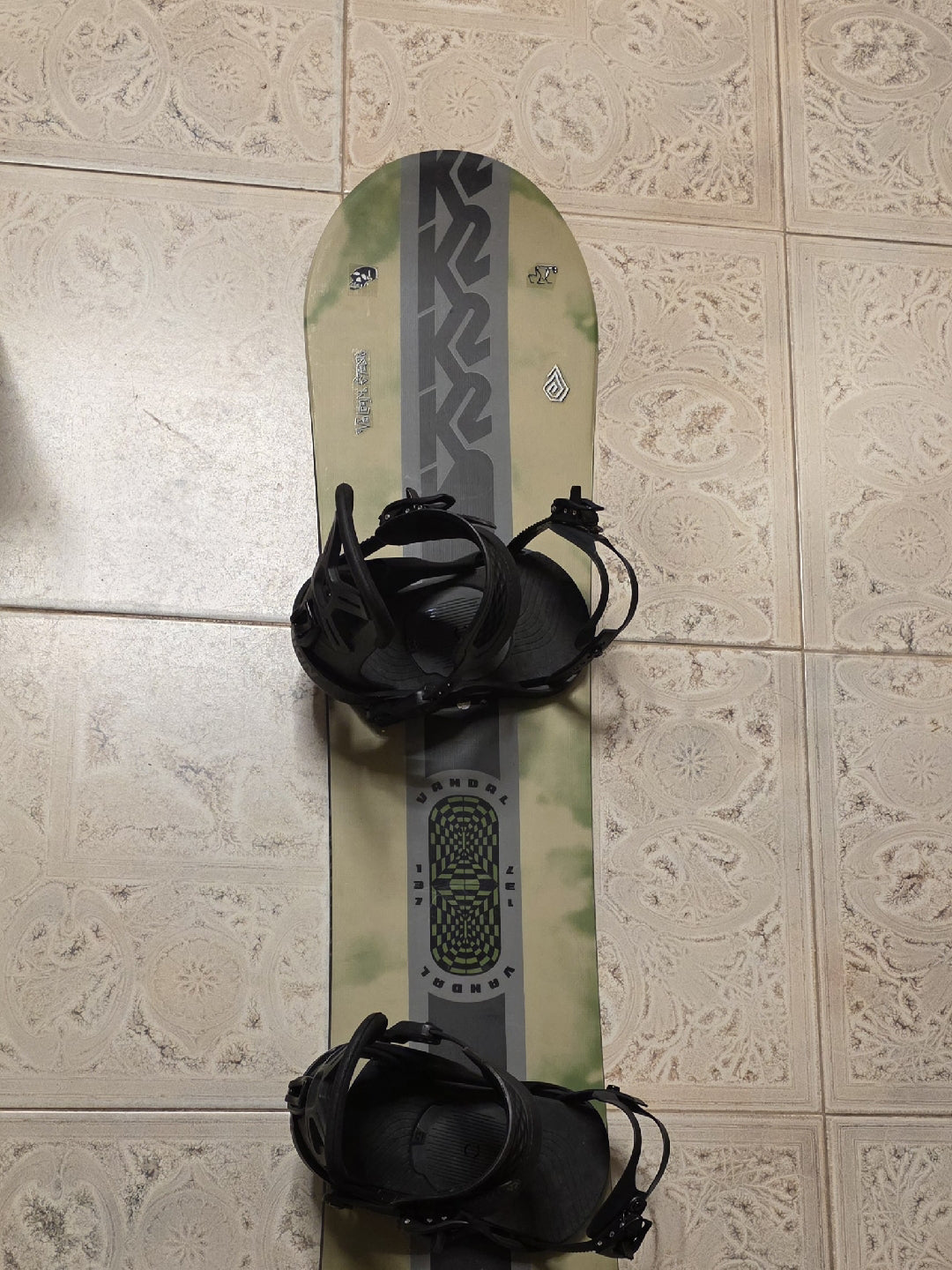 Tavola da snowboard K2 Vandal 137cm + attacchi Union usata