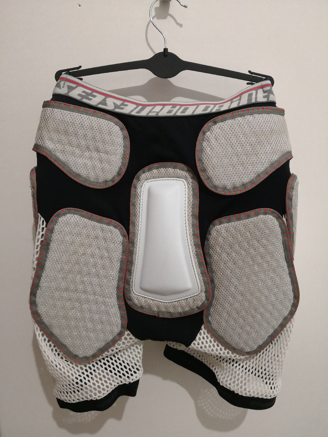 Pantaloncino protezione coccige snowboard Dainese tg. L usata