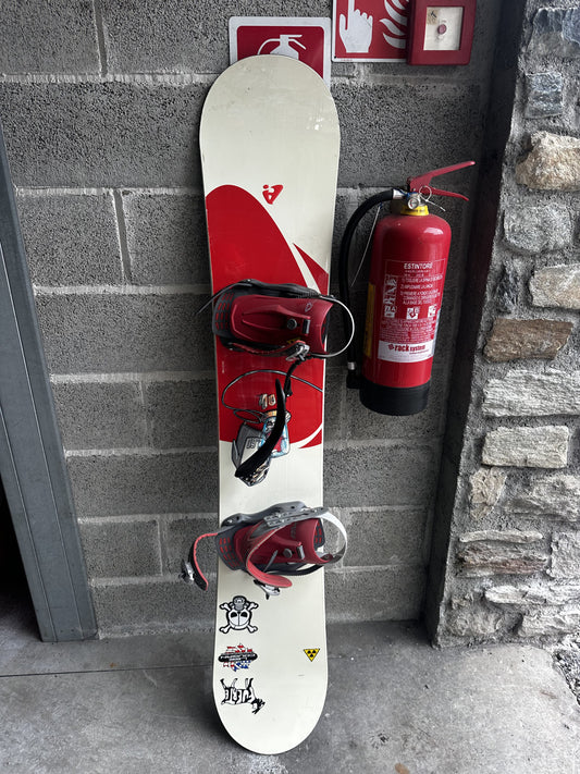 snowboard 166 cm con attacchi in buone condizioni