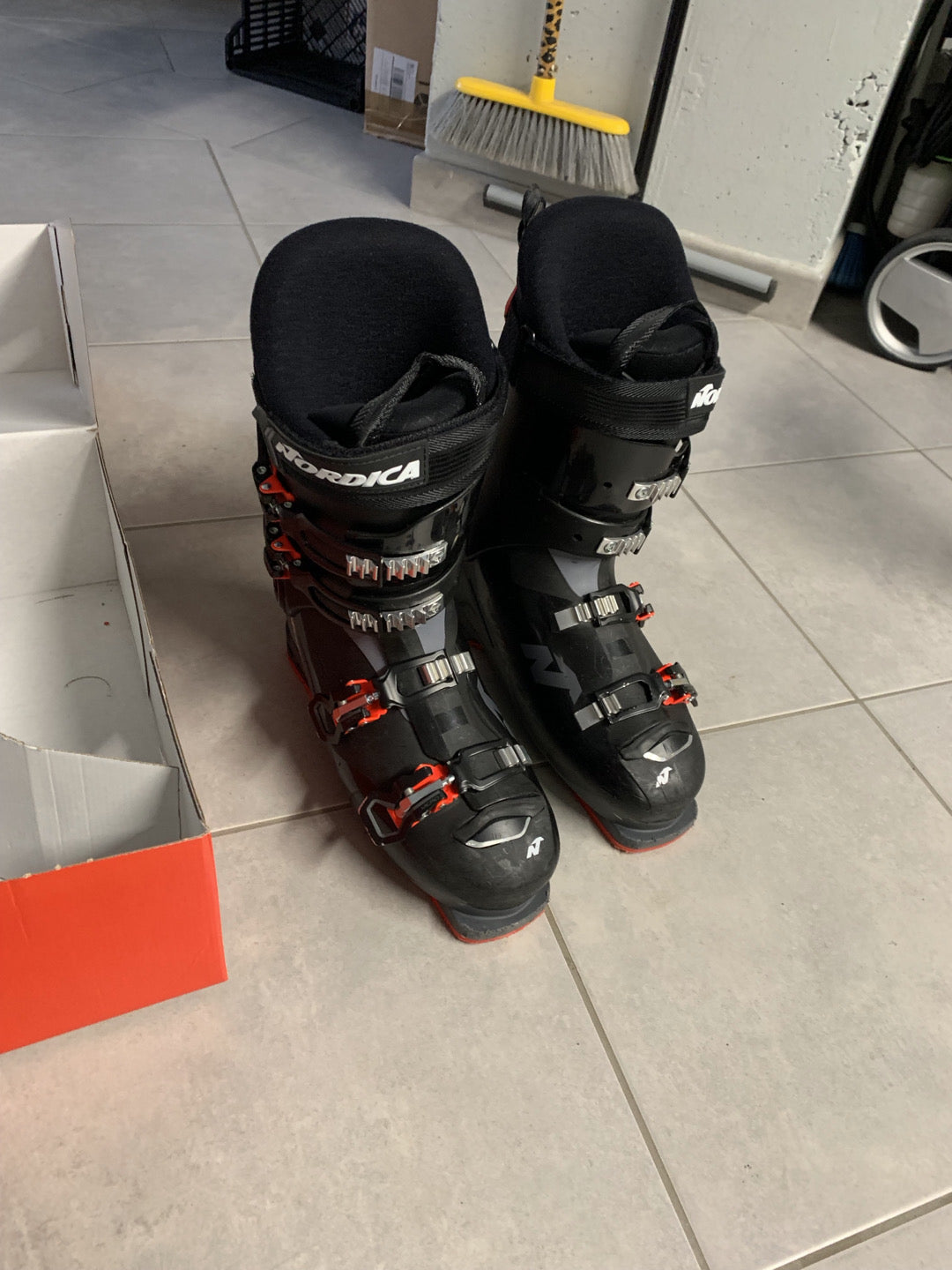 scarponi sci Nordica sportmachine 3 90 tg 27/27.5 usati