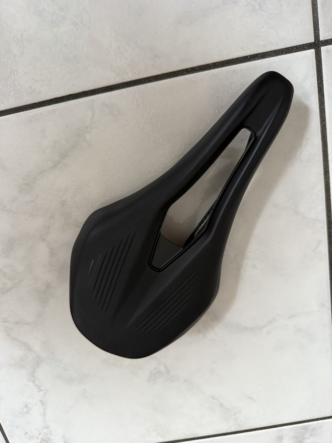 sella Argo Fizik 140mm