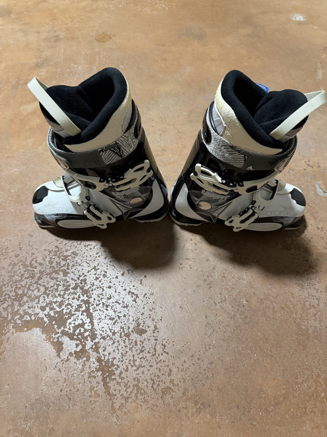 scarpone sci donna Atomic Live Fit tg. 25.5 usato