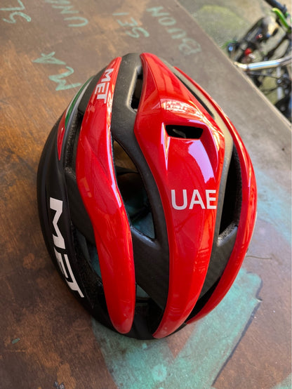Casco MET Trenta 3K Carbon UAE NUOVO