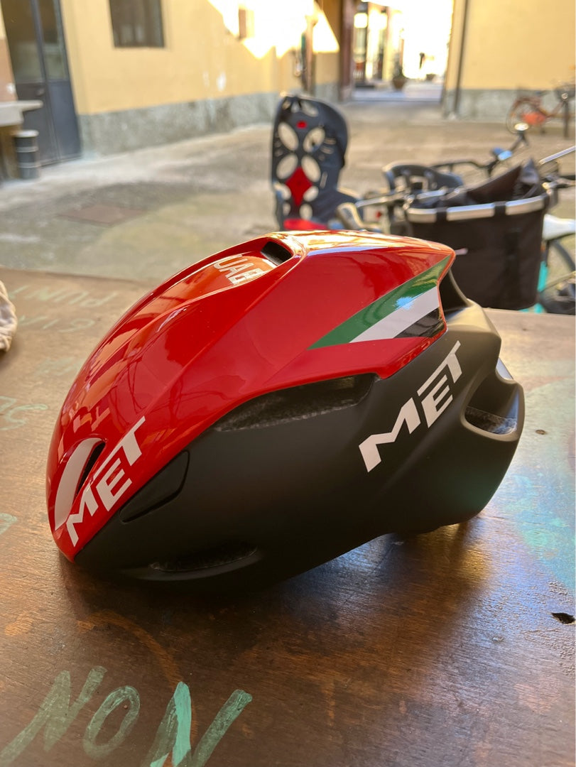 Casco ciclismo MET Manta UAE tg. S-M-L nuovo