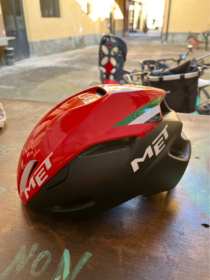 Casco ciclismo MET Manta UAE tg. S-M-L nuovo