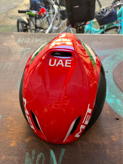 Casco ciclismo MET Manta UAE tg. S-M-L nuovo