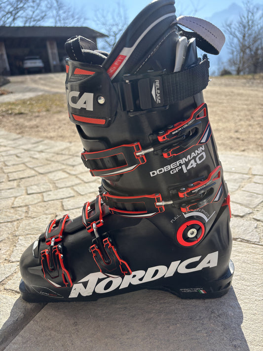 Scarponi da Sci Nordica Dobermann GP 140 tg 26/26.5 usati