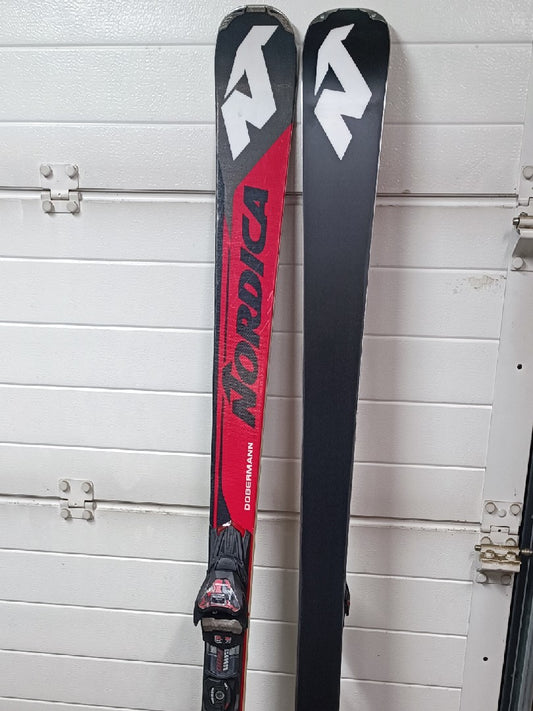 Sci Nordica Dobermann Spitfire Pro 180 cm 17m usati