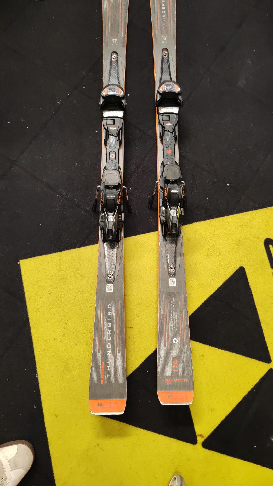 170cm BLIZZARD Thunderbird R15 + XCell 12 usati