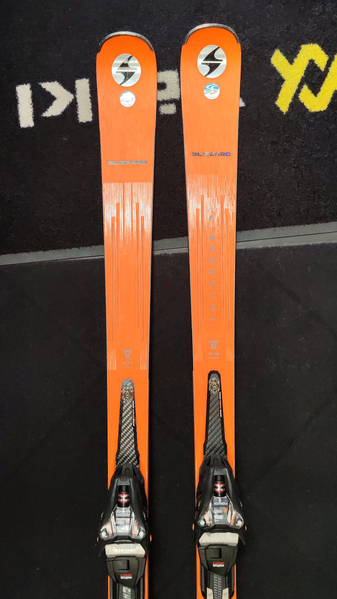 185cm Sci Blizzard Thunderbird R18 2025 usato