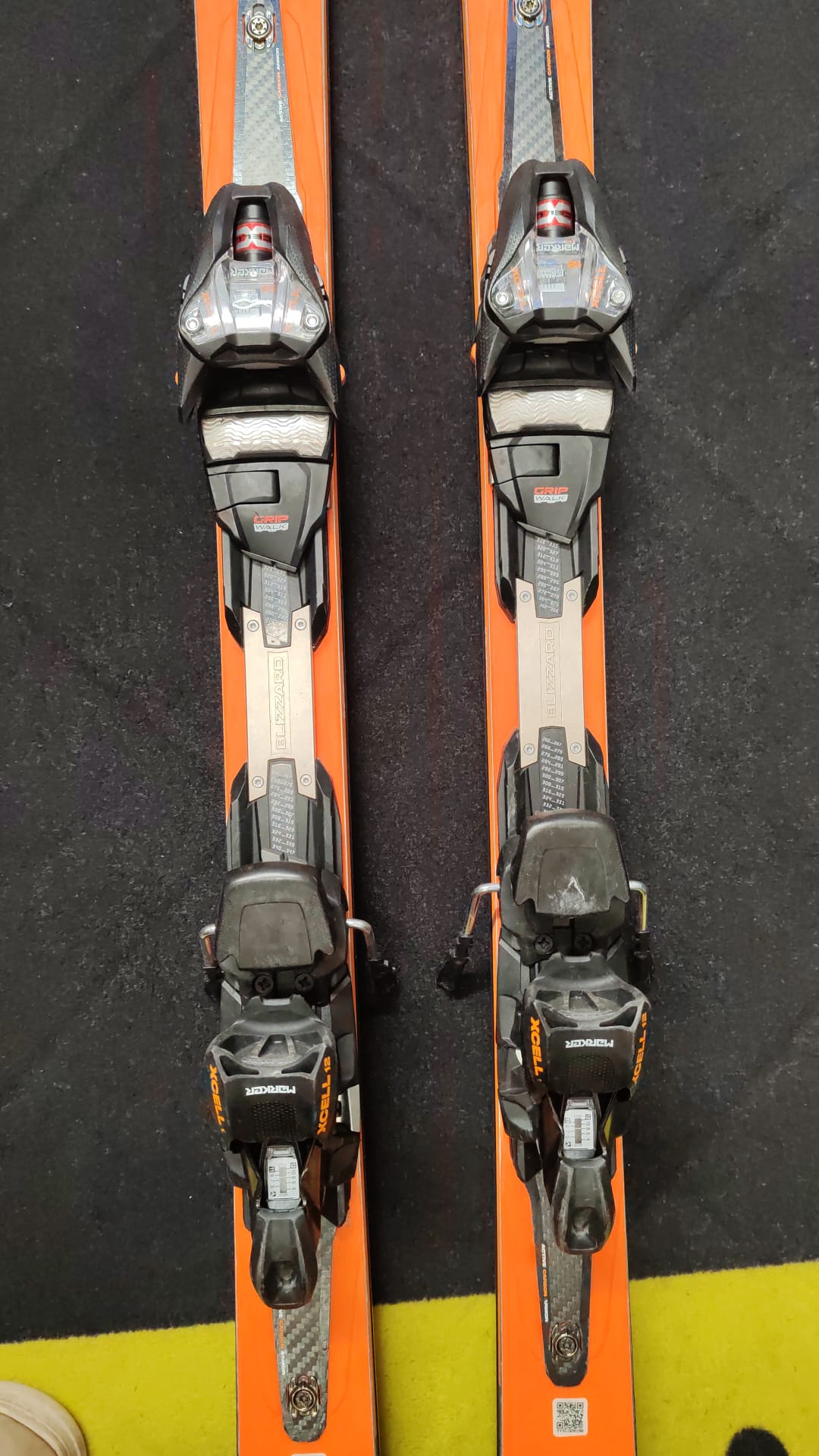 185cm Sci Blizzard Thunderbird R18 2025 usato