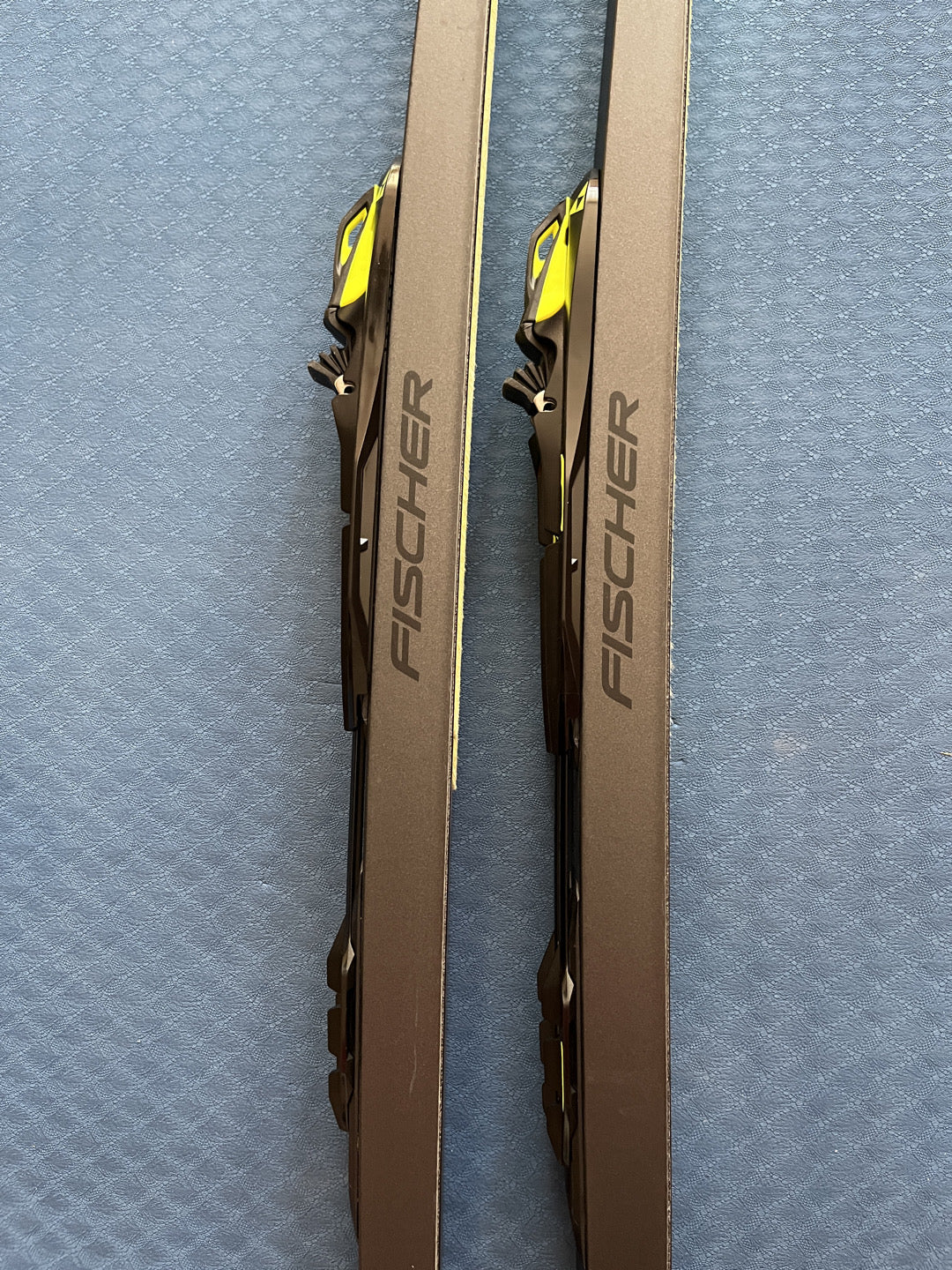 Sci fondo Fischer twin skin 207 con attacchi nuovi