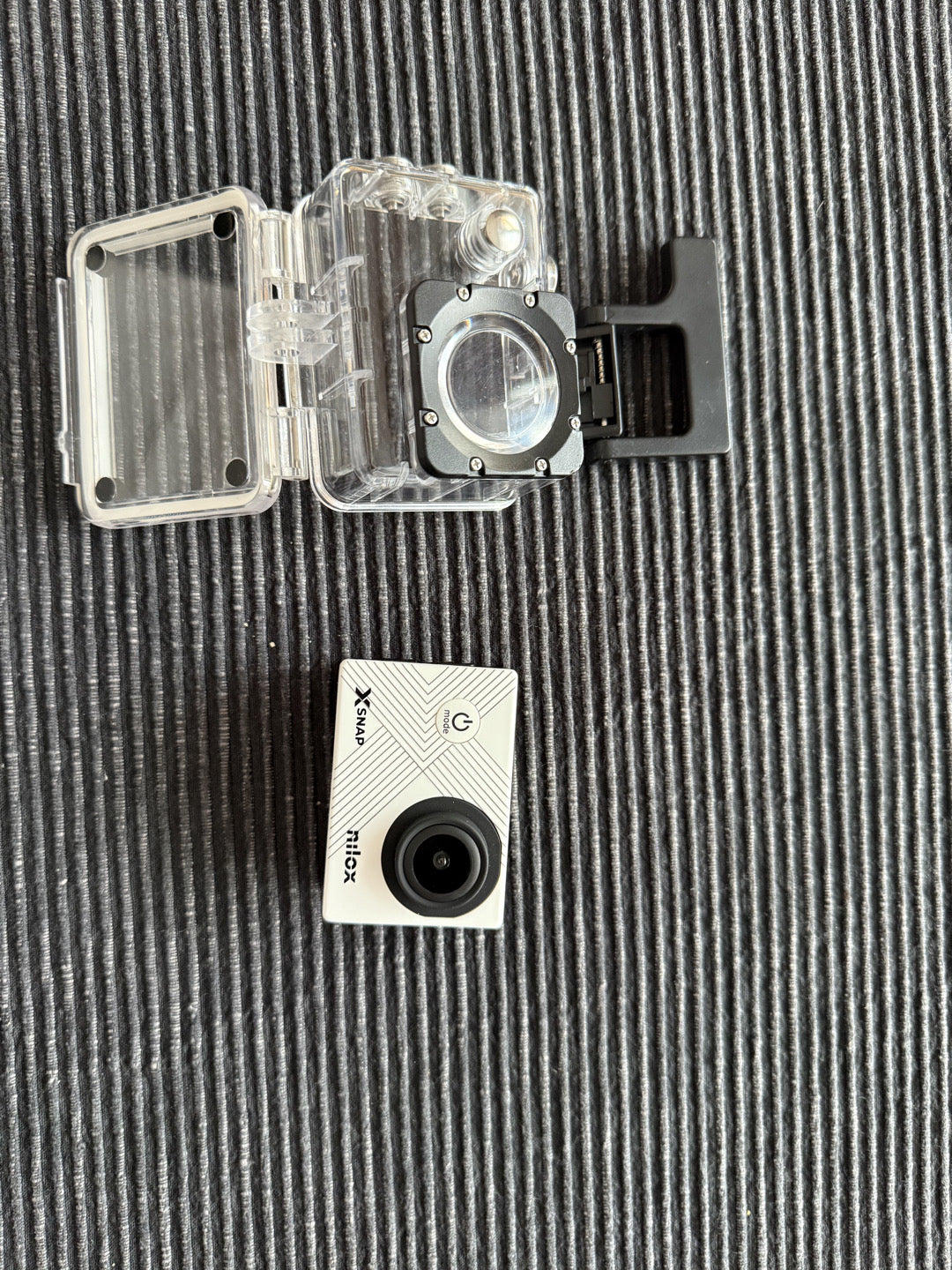 Action cam Nilox + kit supporti usata