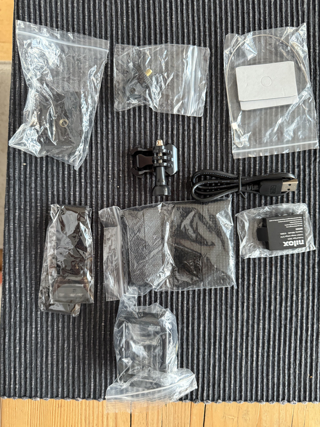 Action cam Nilox + kit supporti usata