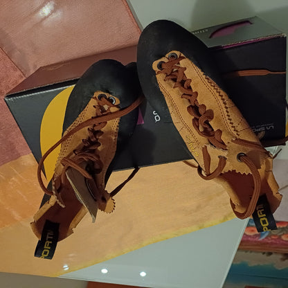 scarpette arrampicata La Sportiva Mythos tg. 38 usate