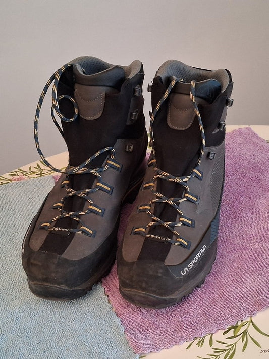 Scarponi La Sportiva 2025 tg. 45 usati