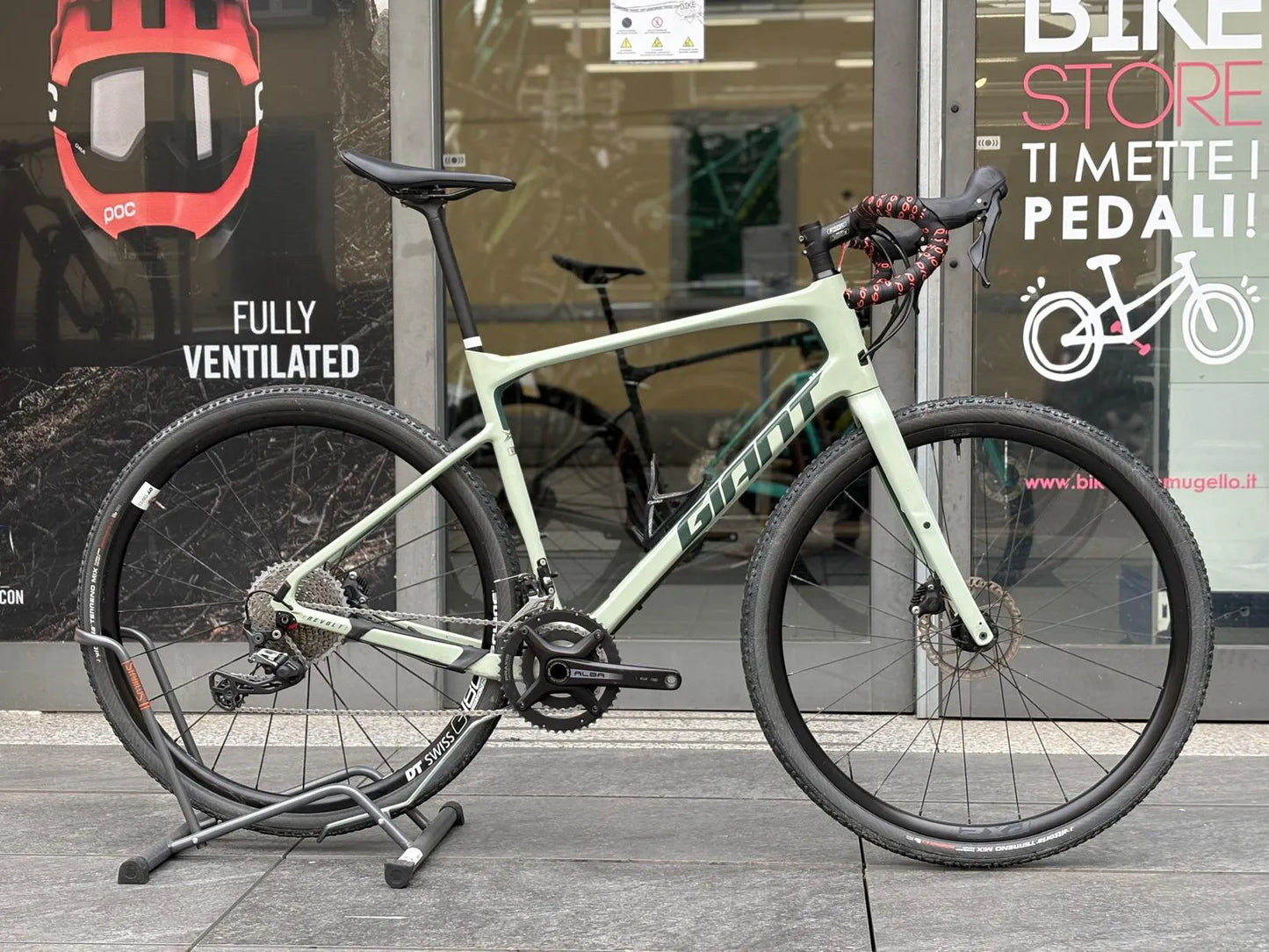 Gravel Giant Revolt Shimano GRX tg L usata