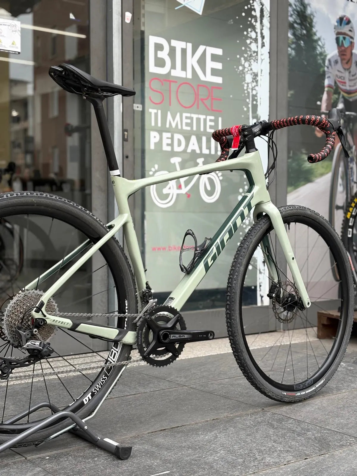 Gravel Giant Revolt Shimano GRX tg L usata
