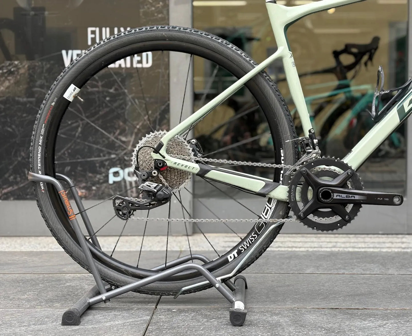 Gravel Giant Revolt Shimano GRX tg L usata