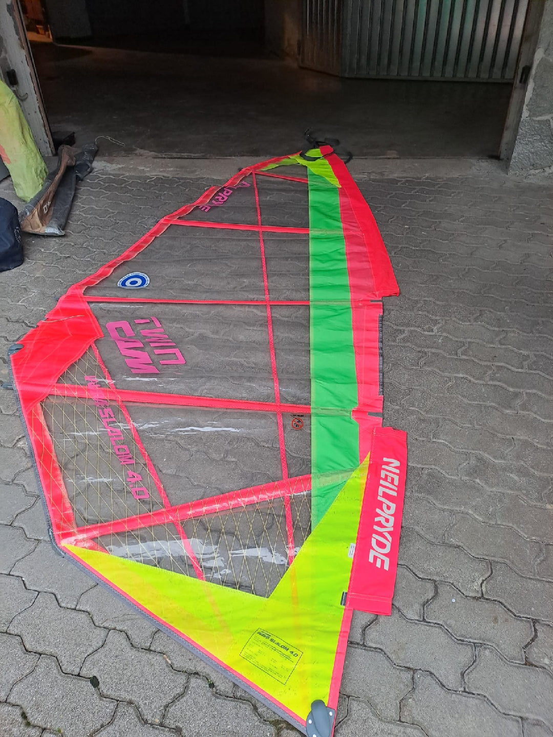 set tavola + boma + vele windsurf usato
