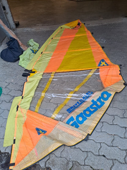 set tavola + boma + vele windsurf usato