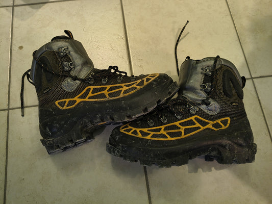 scarponi Aku Spider kevlar tg. 42 usati