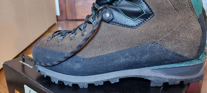 Scarponi trekking La Sportiva tg. 43 usati
