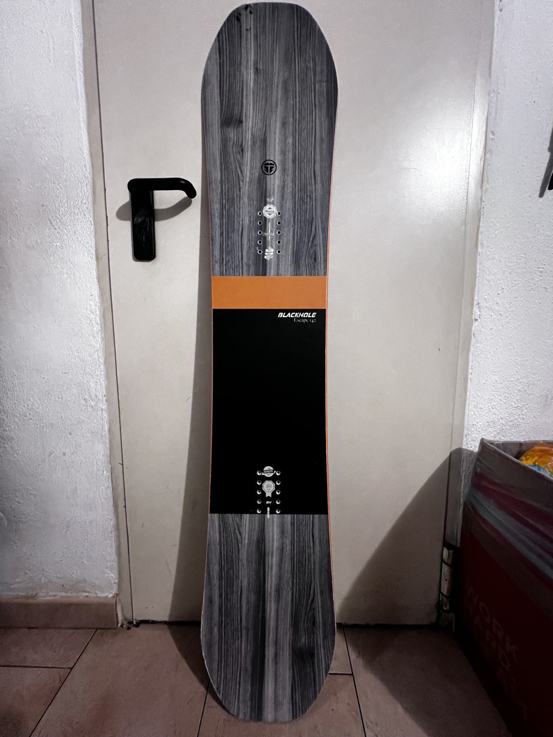 Tavola snowboard blackhole escape 142 cm usata
