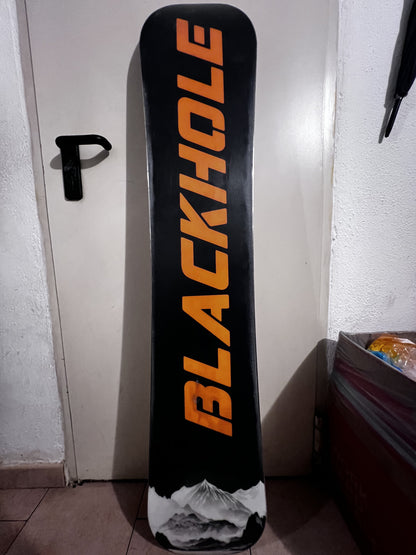 Tavola snowboard blackhole escape 142 cm usata
