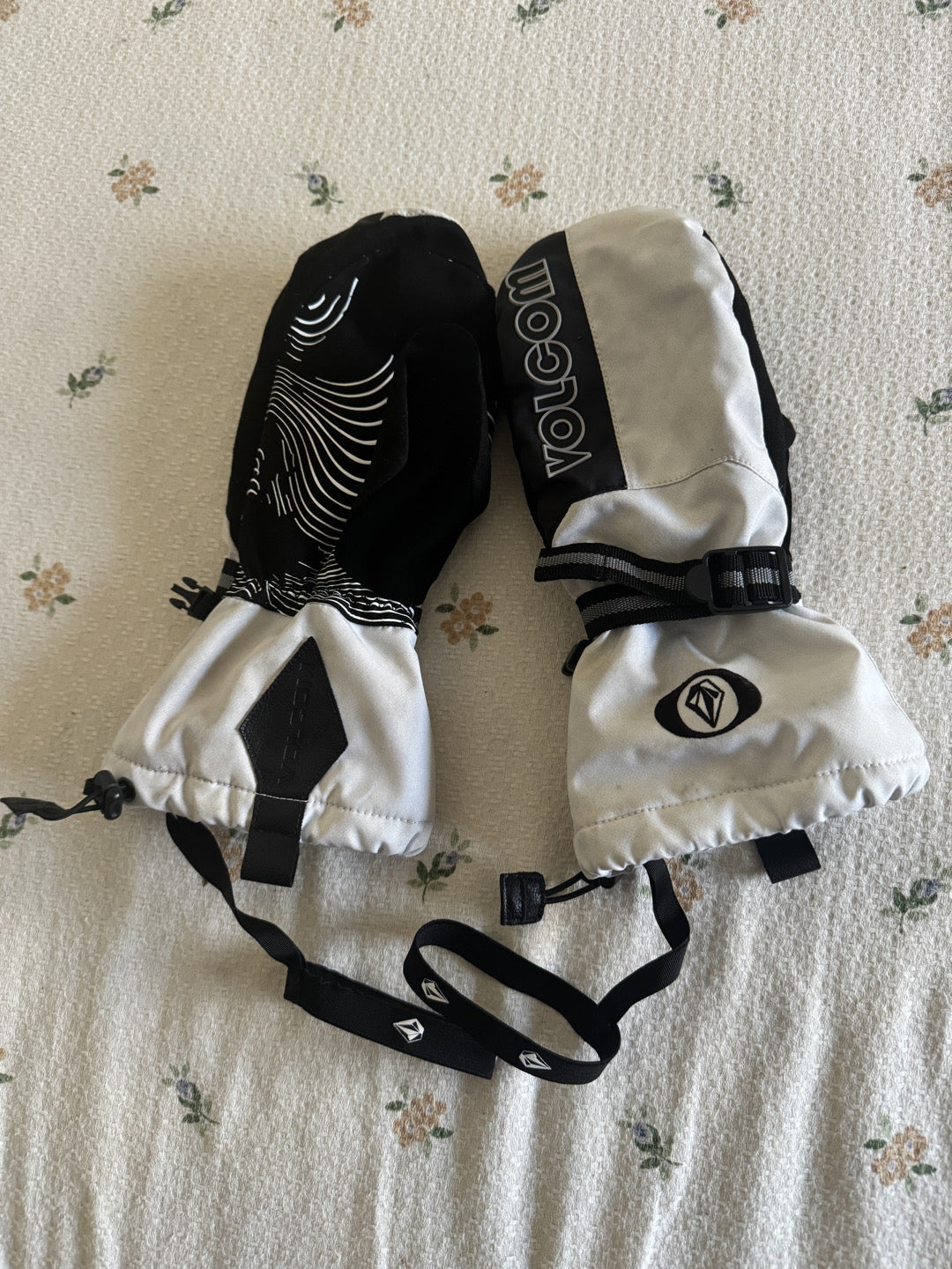 Guanti moffole snowboard Volcom tg. S usati