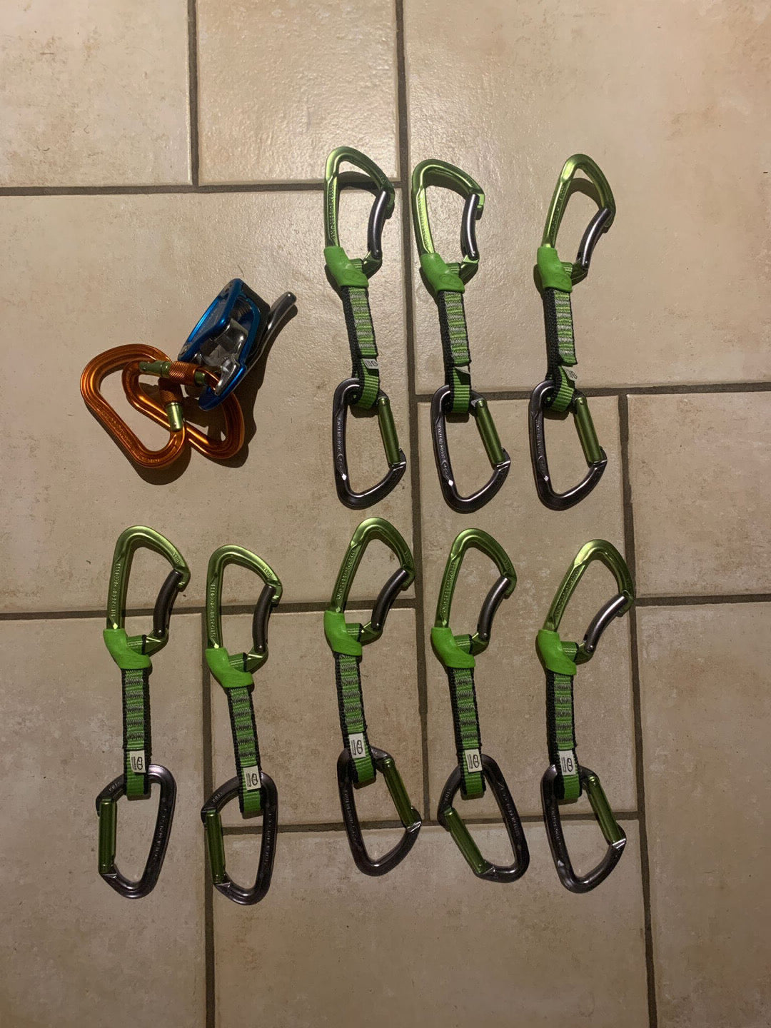 Kit completo arrampicata (NUOVO) + Zaino Ferrino + Corda 70m + Rinvii + Grigri