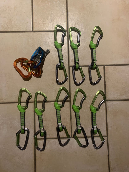 Kit completo arrampicata (NUOVO) + Zaino Ferrino + Corda 70m + Rinvii + Grigri