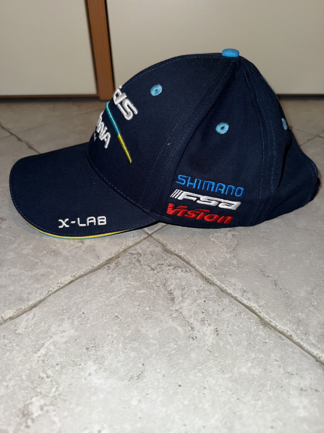 Cappellino Team Astana 2025 usato