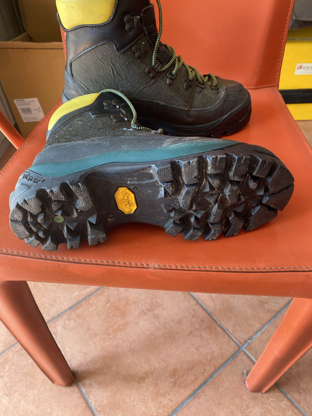 Scarponi GARMONT tg 41.5 ramponabili Gore-Tex