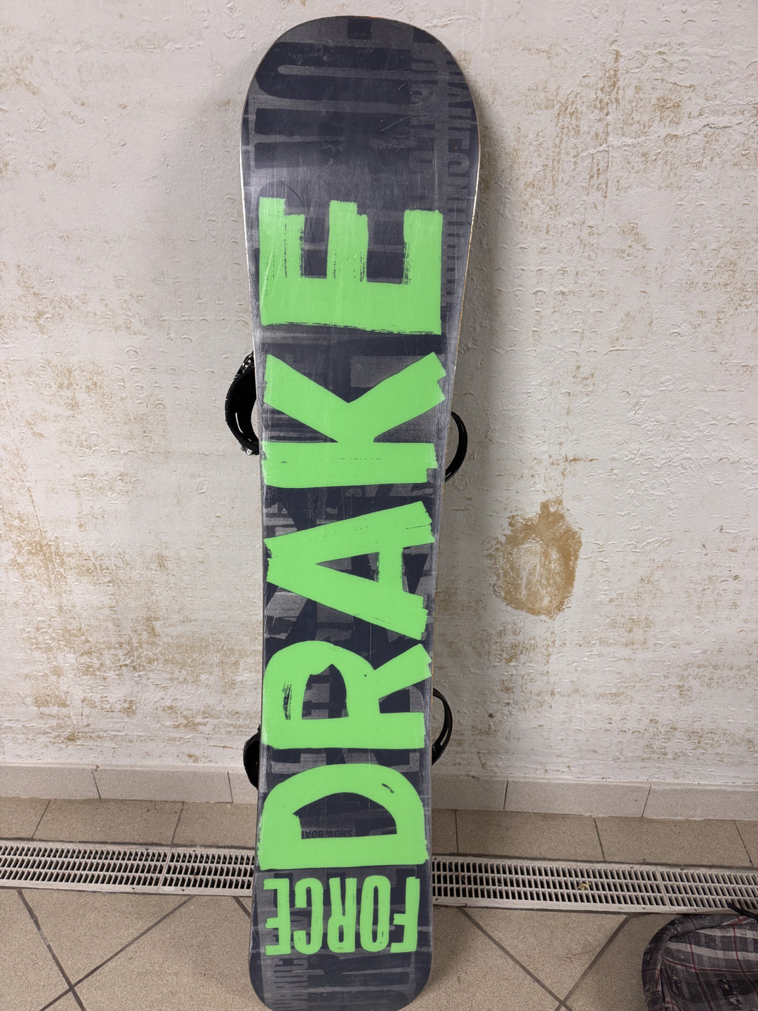 Tavola snowboard Drake 153cm + attacchi usata