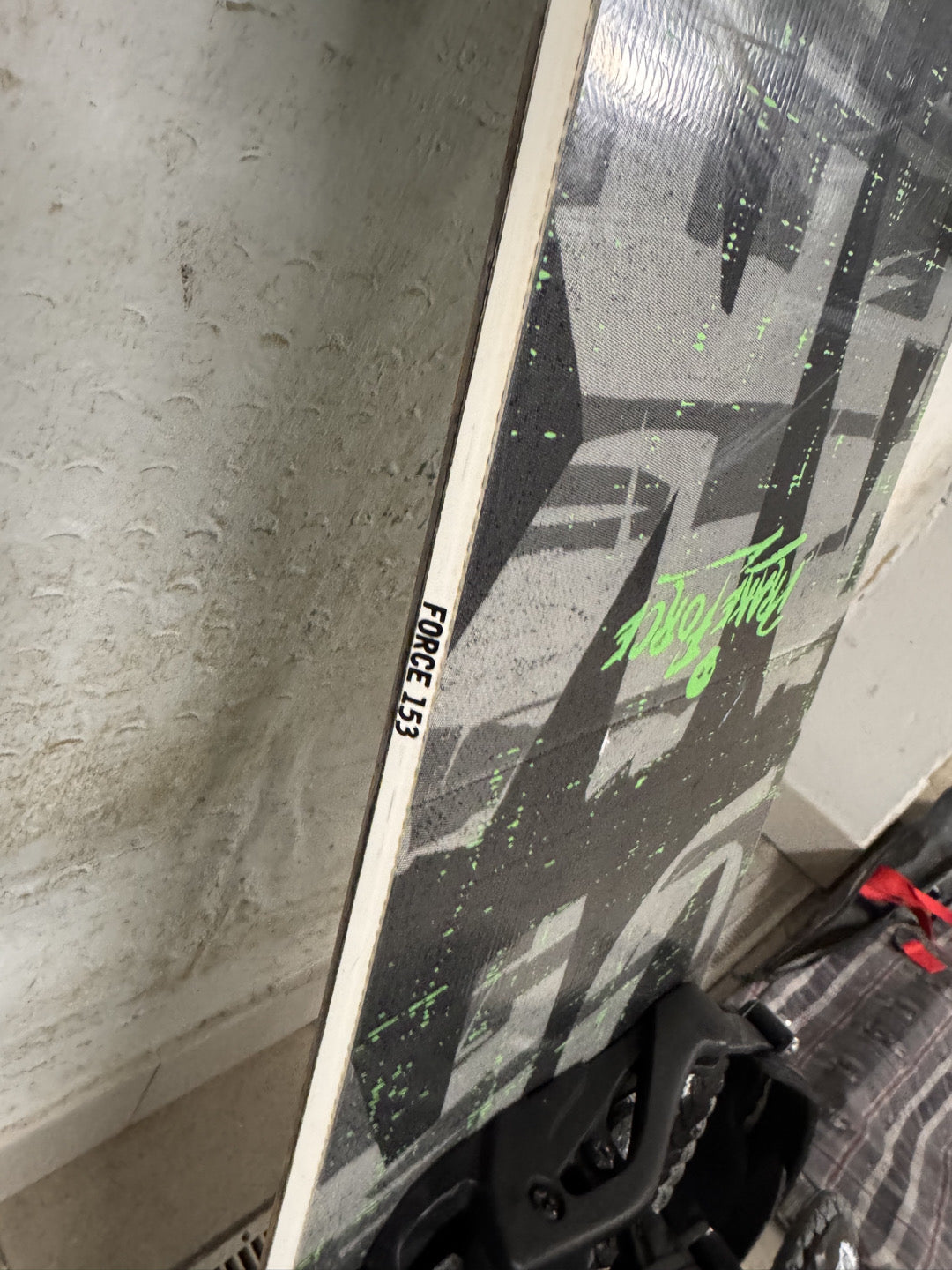 Tavola snowboard Drake 153cm + attacchi usata