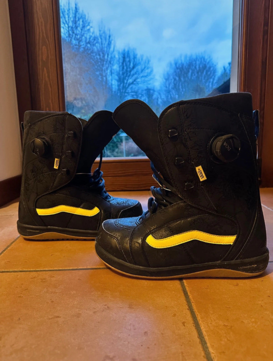Scarponi snowboard Vans Ferra Pro donna tg. 40.5 usati