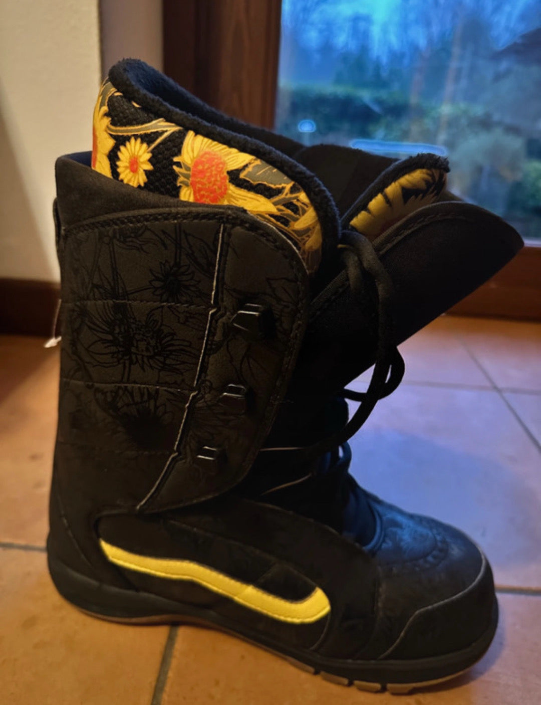 Scarponi snowboard Vans Ferra Pro donna tg. 40.5 usati