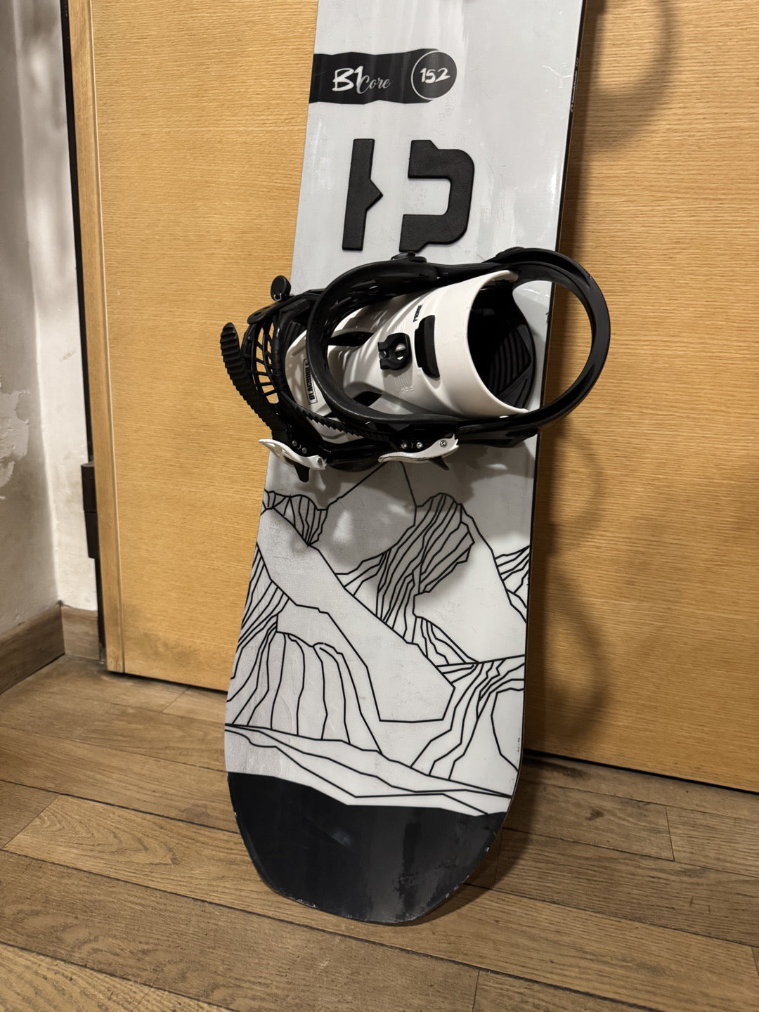 BLACKHOLE B1 freestyle Flat Rocker 152 F usata + Attacchi