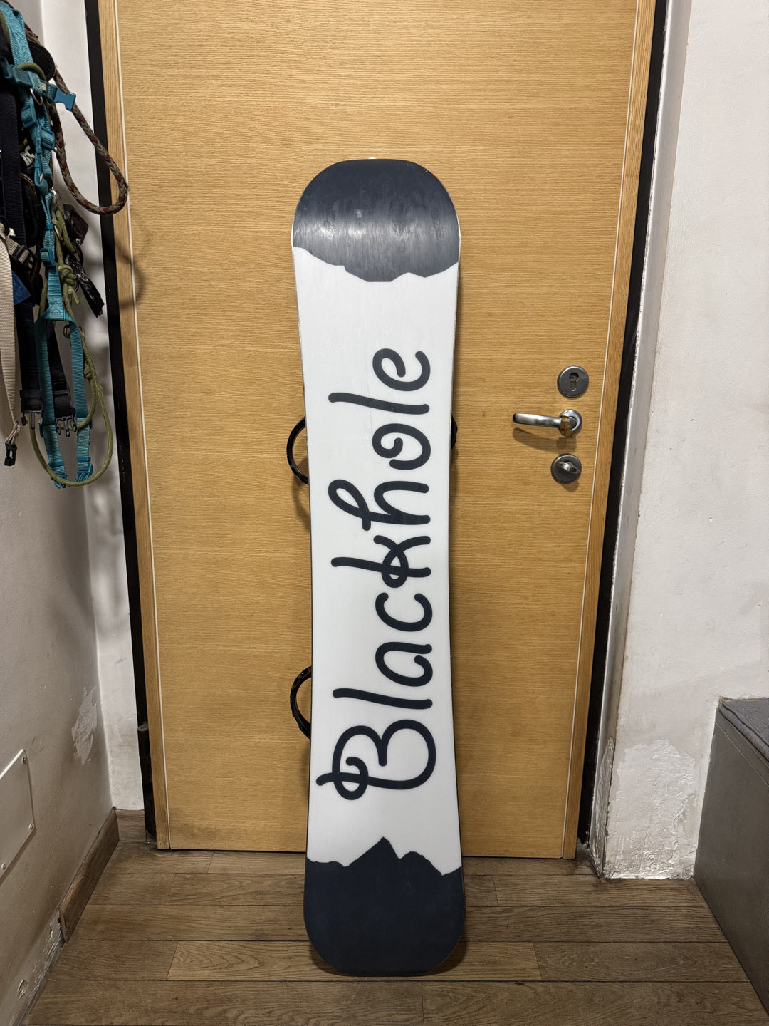 BLACKHOLE B1 freestyle Flat Rocker 152 F usata + Attacchi