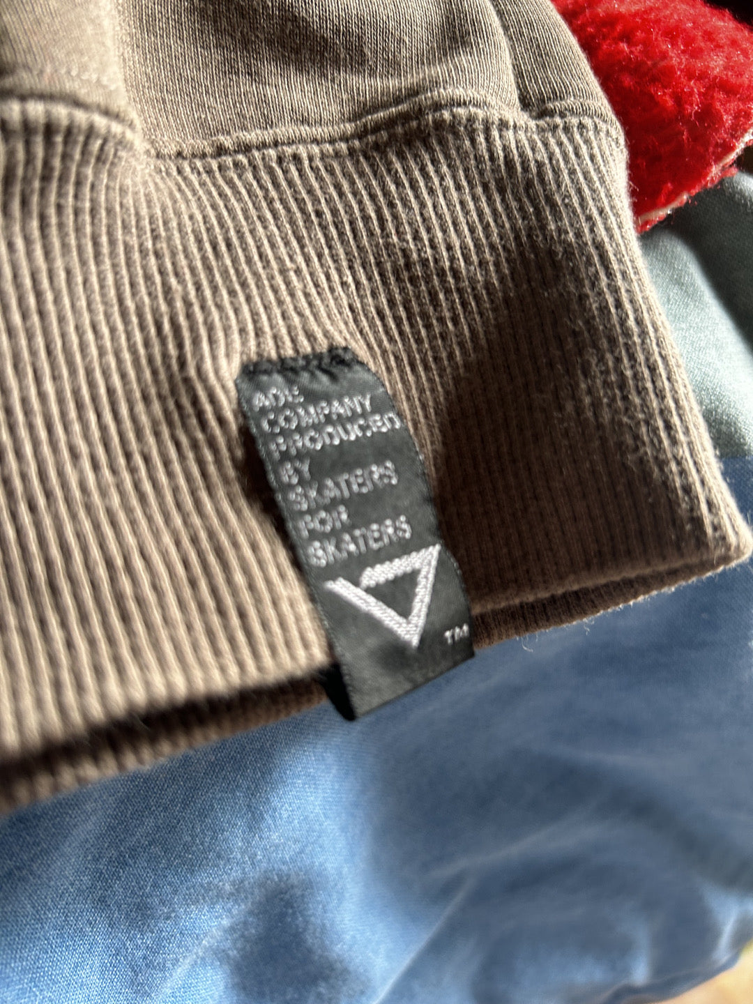 felpa snow ADE clothing L usata