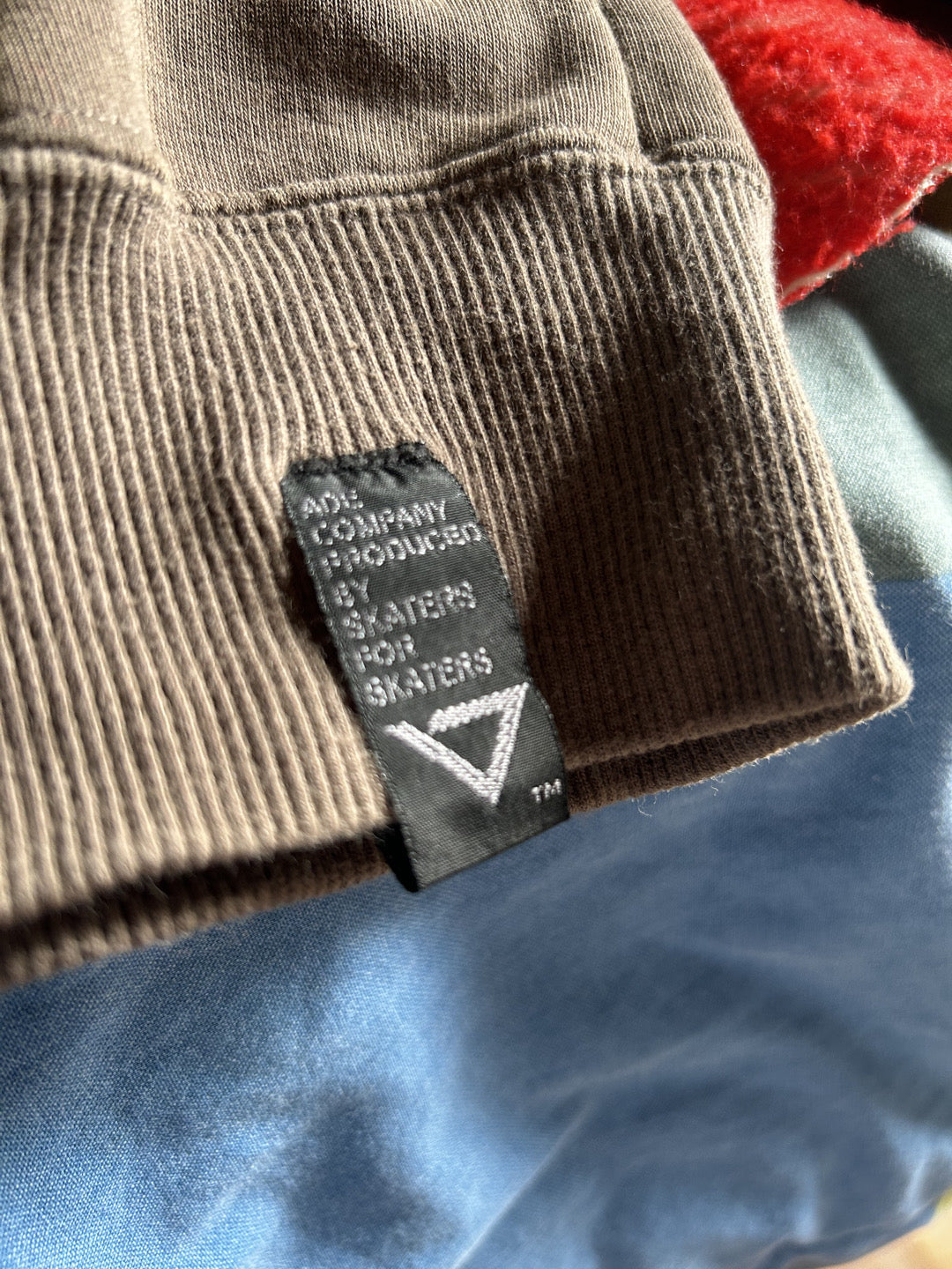 felpa snow ADE clothing L usata