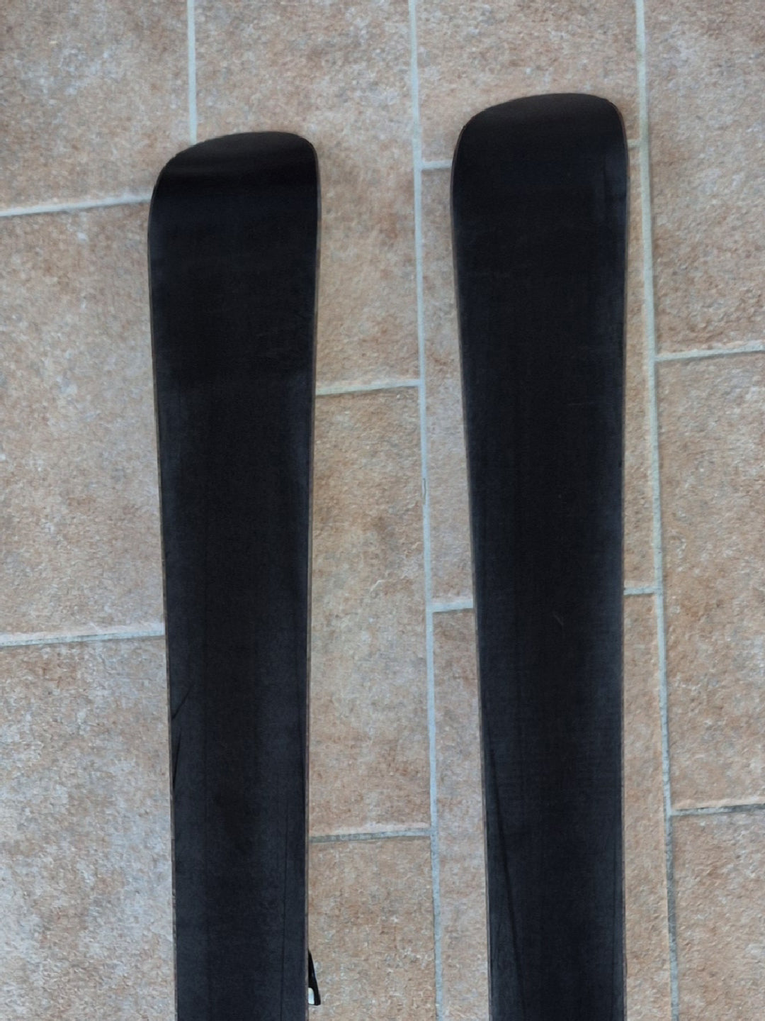 sci Atomic 145 cm con attacchi usati