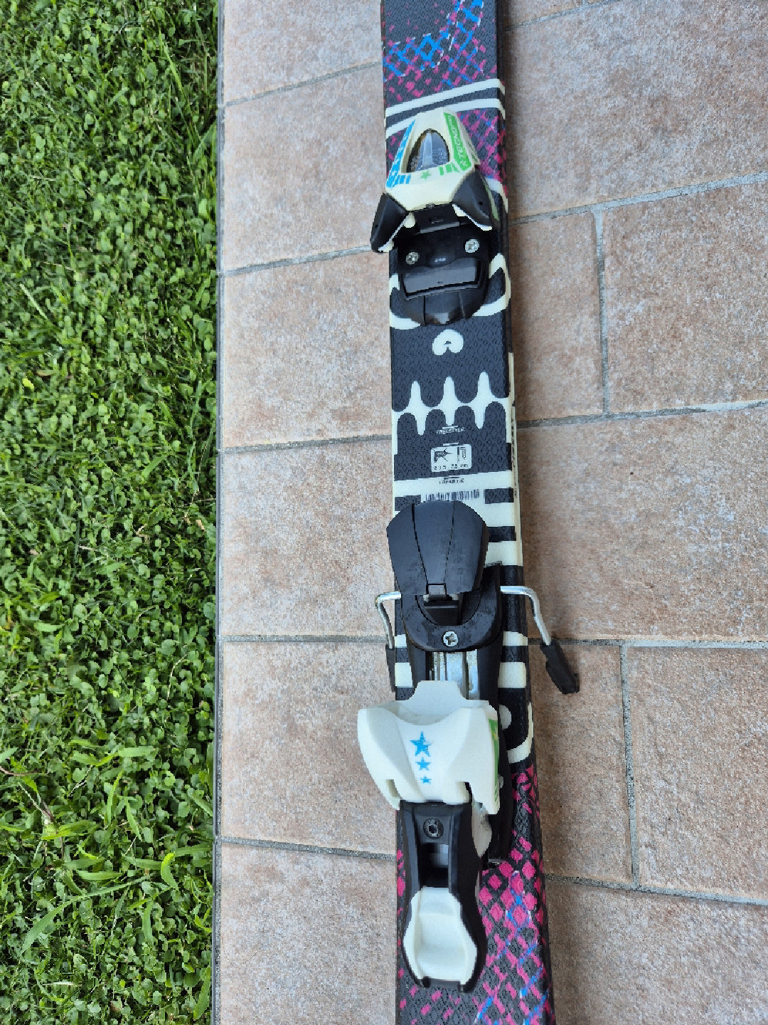 sci Atomic 145 cm con attacchi usati