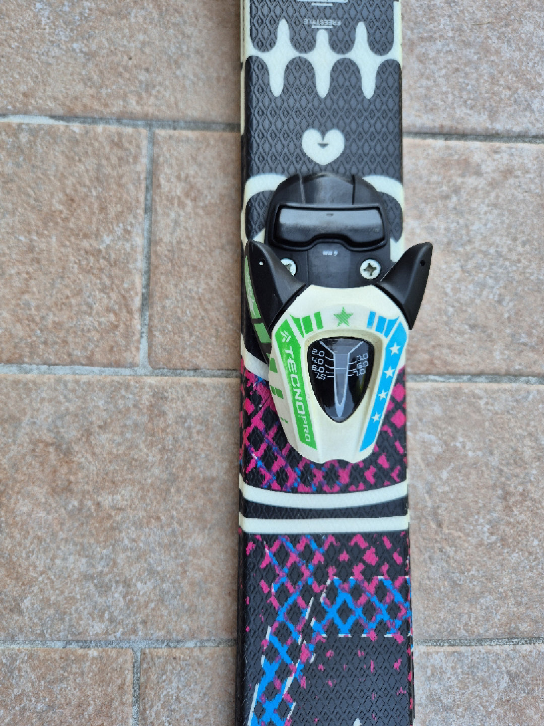 sci Atomic 145 cm con attacchi usati