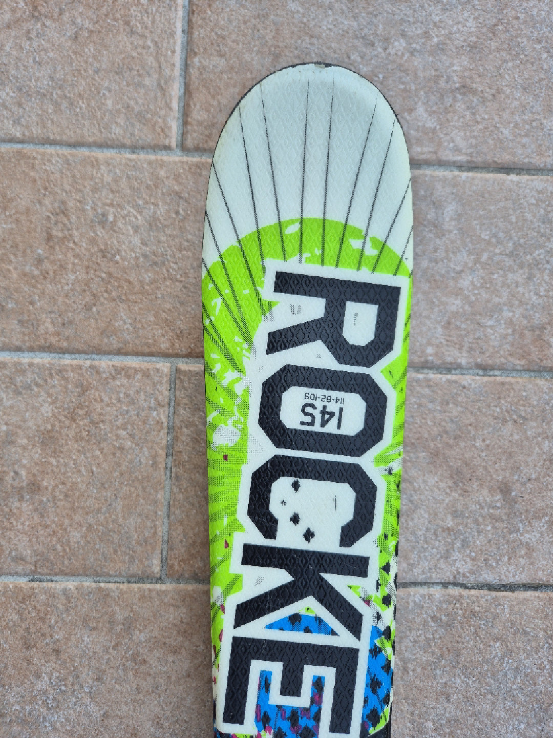 sci Atomic 145 cm con attacchi usati