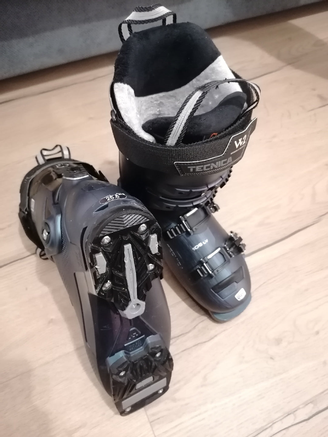 TECNICA Mach1 LV 105 2026 tg 25.5 usati solo 2h