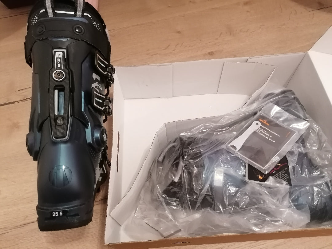 TECNICA Mach1 LV 105 2026 tg 25.5 usati solo 2h