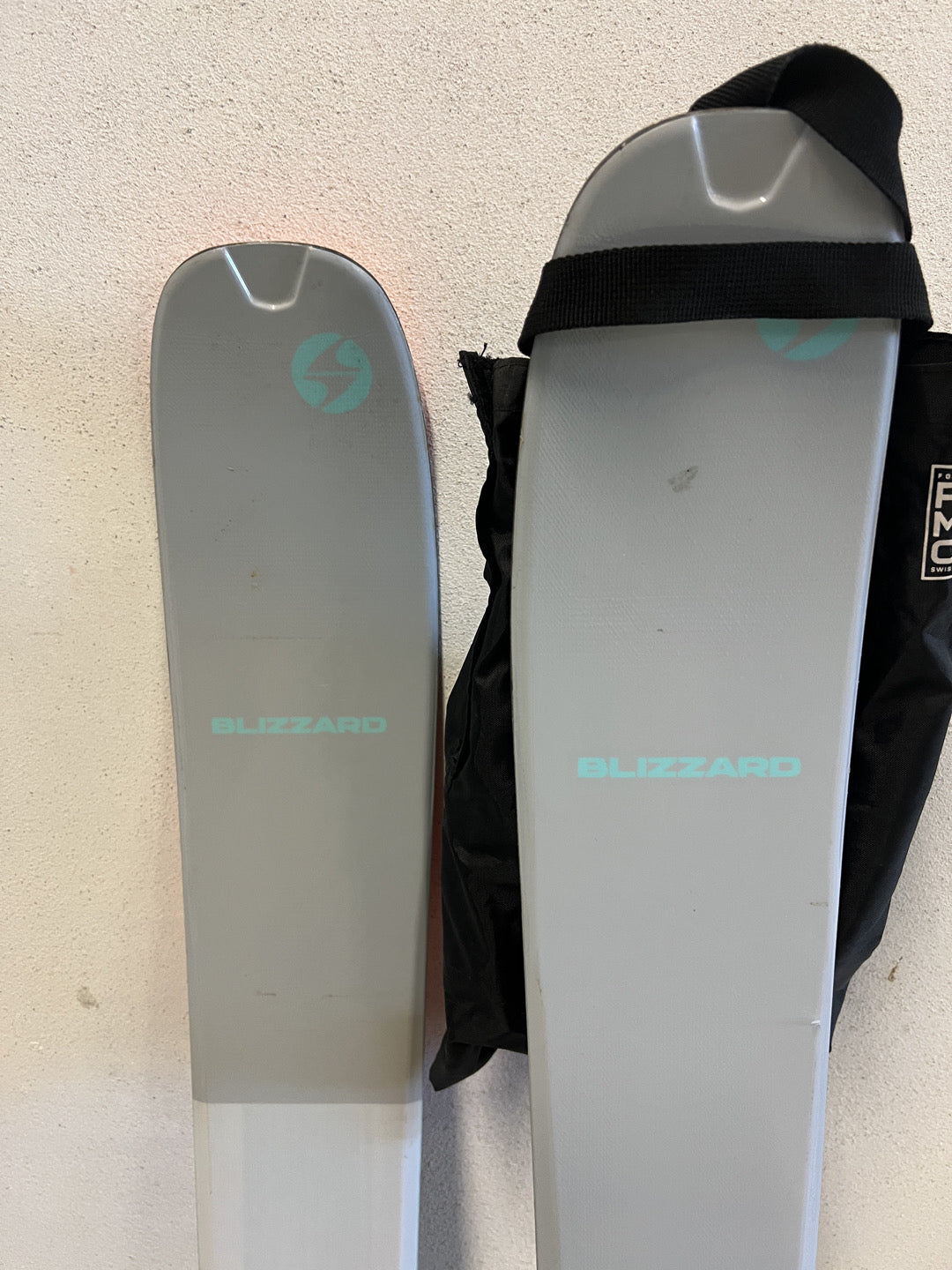 157cm Blizzard G085W Sci + attacchi + pelli